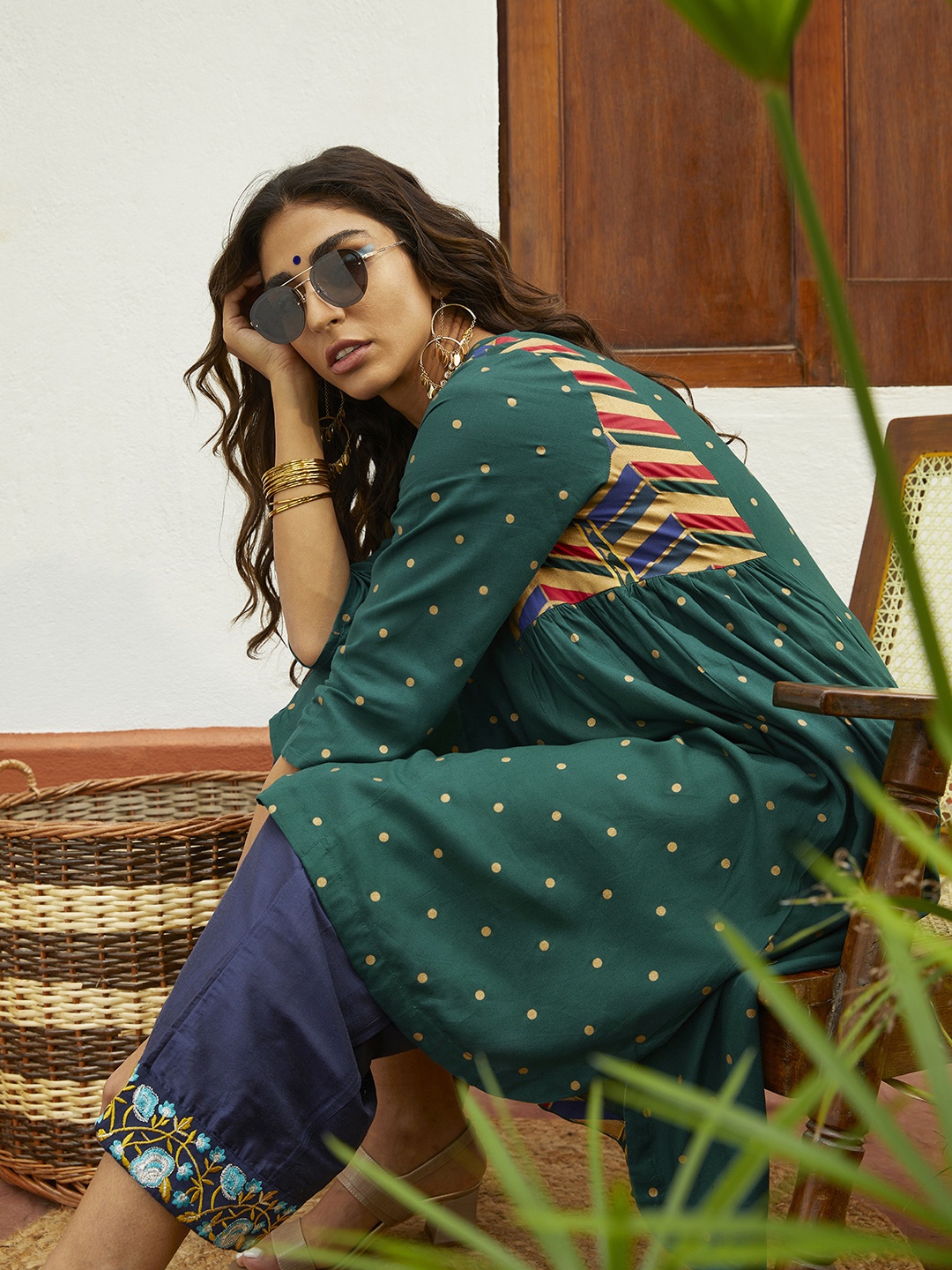 

Sangria Gorgeous Green Viscose Rayon Kurta