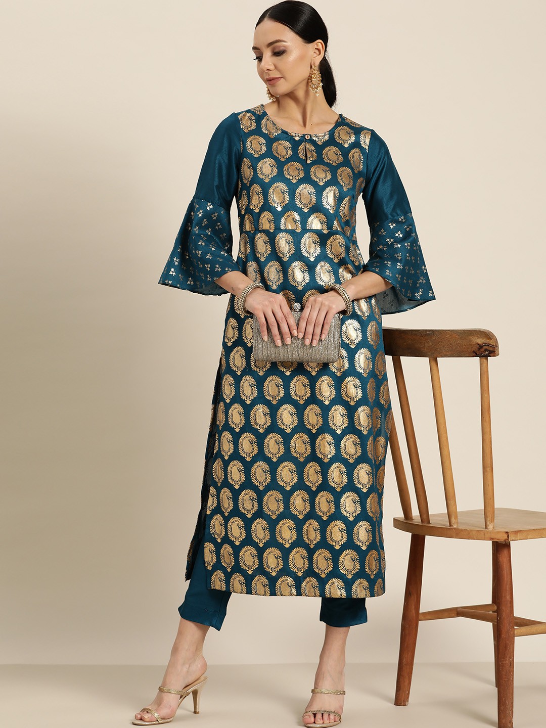 

Sangria Women Teal Blue & Golden Paisley Printed Regular Kurta with Trousers