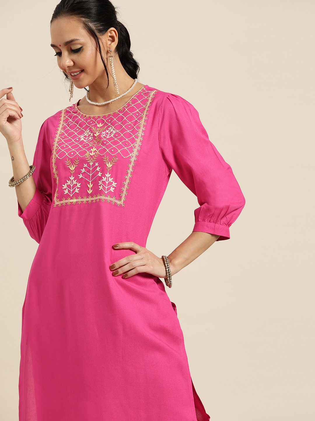 

Sangria Women Pink & Cream-Coloured Ethnic Motifs Yoke Design Thread Work Kurta