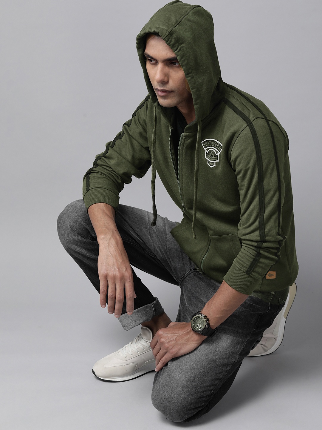 

Roadster Men Solid Hooded Sweatshirt, Olive