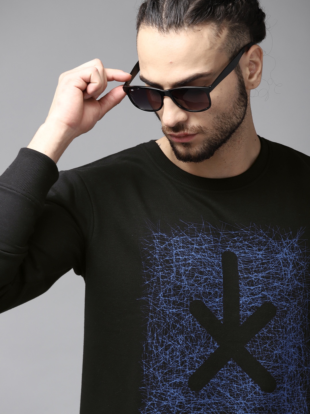 

Roadster Men Black & Blue Graphic Printed Sweatshirt