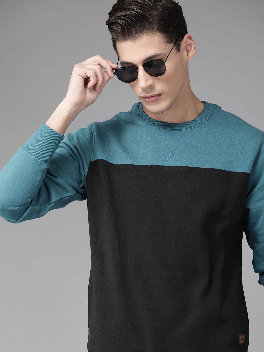 

Roadster Men Teal Blue & Black Colourblocked Sweatshirt