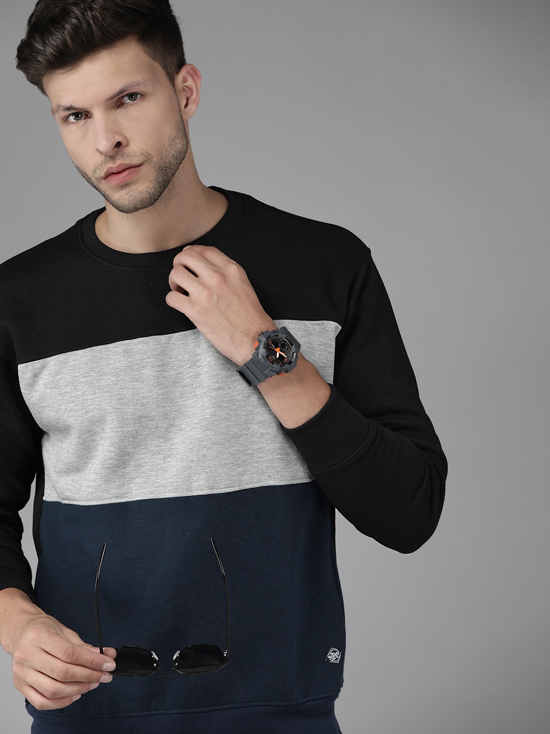 

Roadster Men Black & Grey Melange Colourblocked Sweatshirt