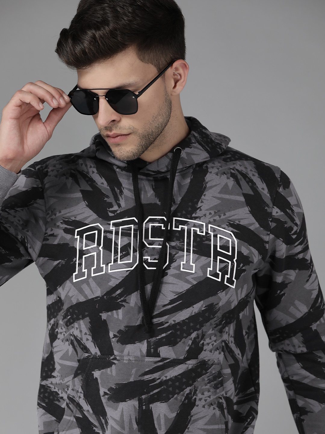 

Roadster Men Grey & Black Printed Hooded Sweatshirt