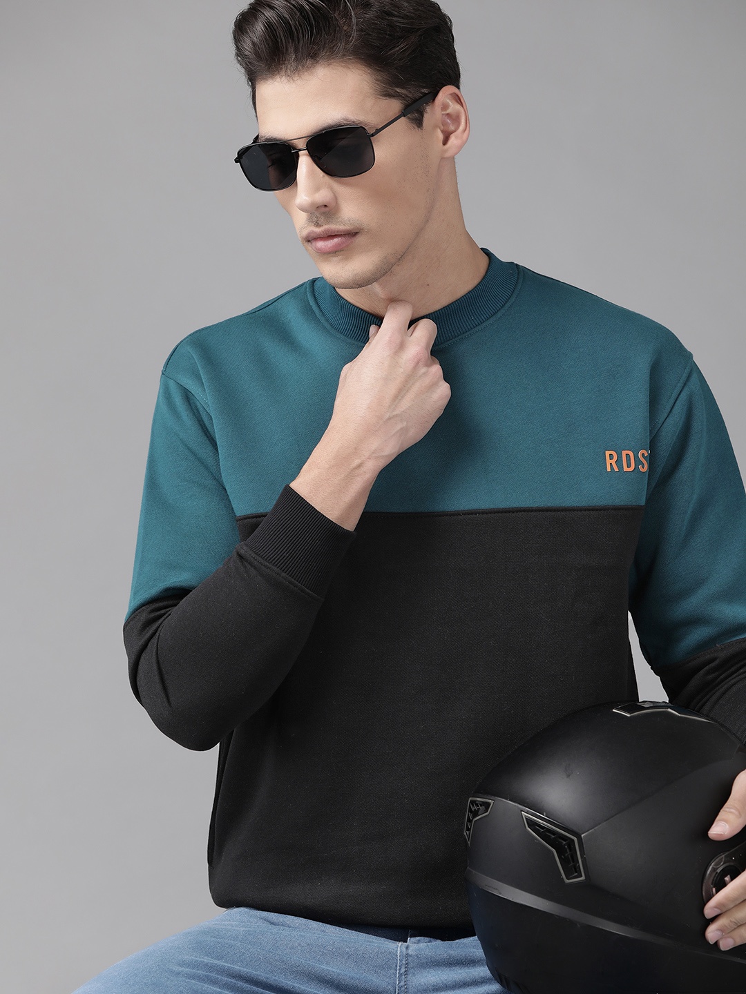 

Roadster Men Teal Blue & Black Colourblocked Sweatshirt
