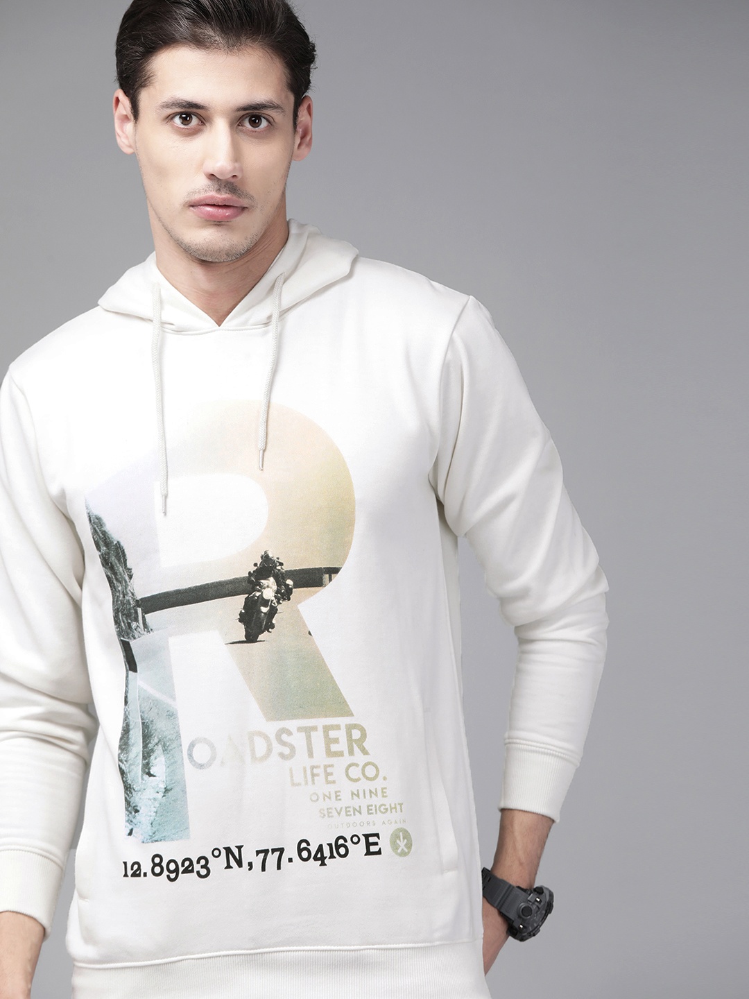 

Roadster Men Off White Printed Hooded Sweatshirt
