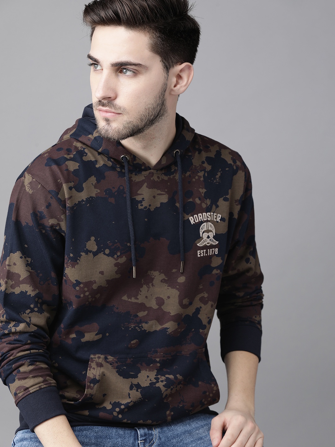 

Roadster Men Navy & Brown Pure Cotton Camouflage Print Hooded Sweatshirt, Navy blue
