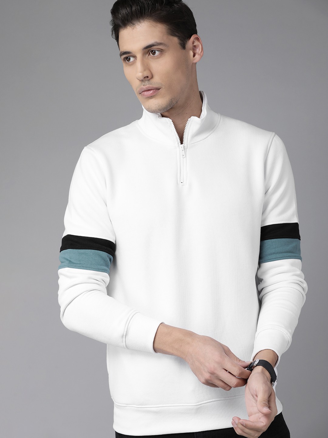 

Roadster Men White Sweatshirt