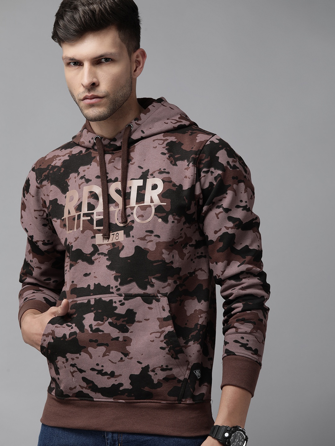 

Roadster Men Dusty Pink & Brown Camouflage Brand Logo Printed Hooded Sweatshirt, Rose