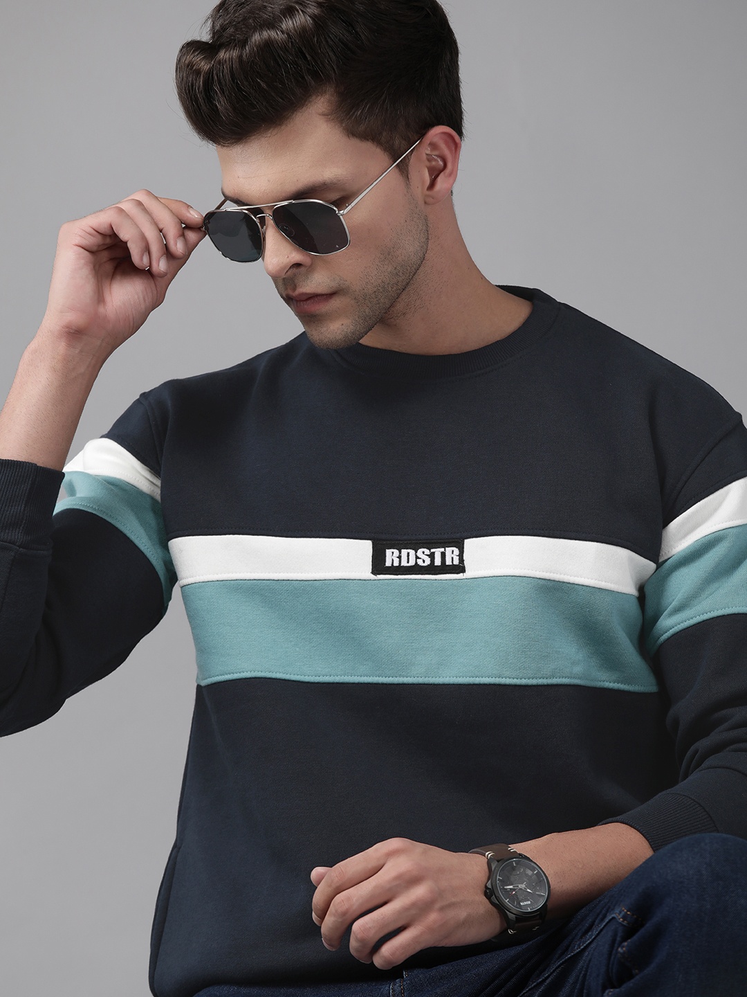 

The Roadster Lifestyle Co. Men Colourblocked Sweatshirt, Navy blue