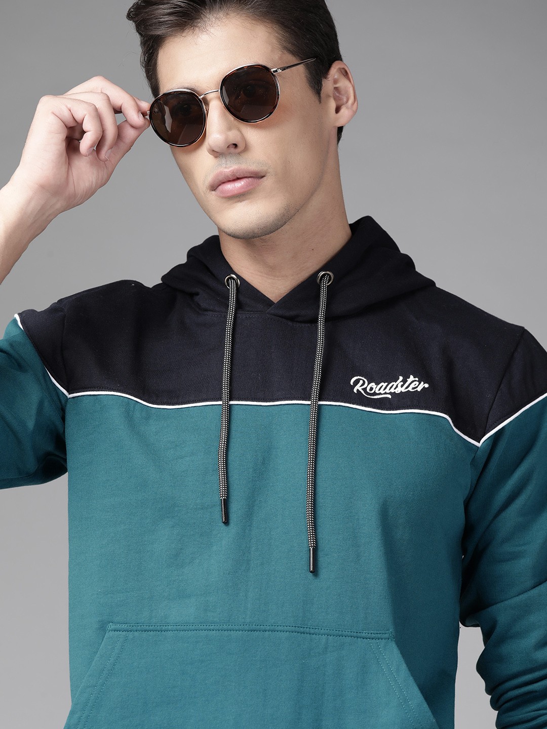 

Roadster Men Teal Blue & Black Colourblocked Hooded Sweatshirt