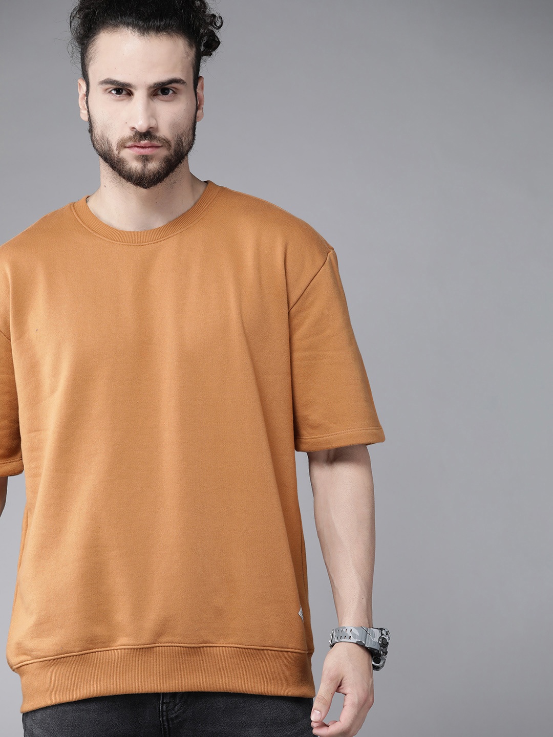 

Roadster Men Khaki Solid Short Sleeves Sweatshirt