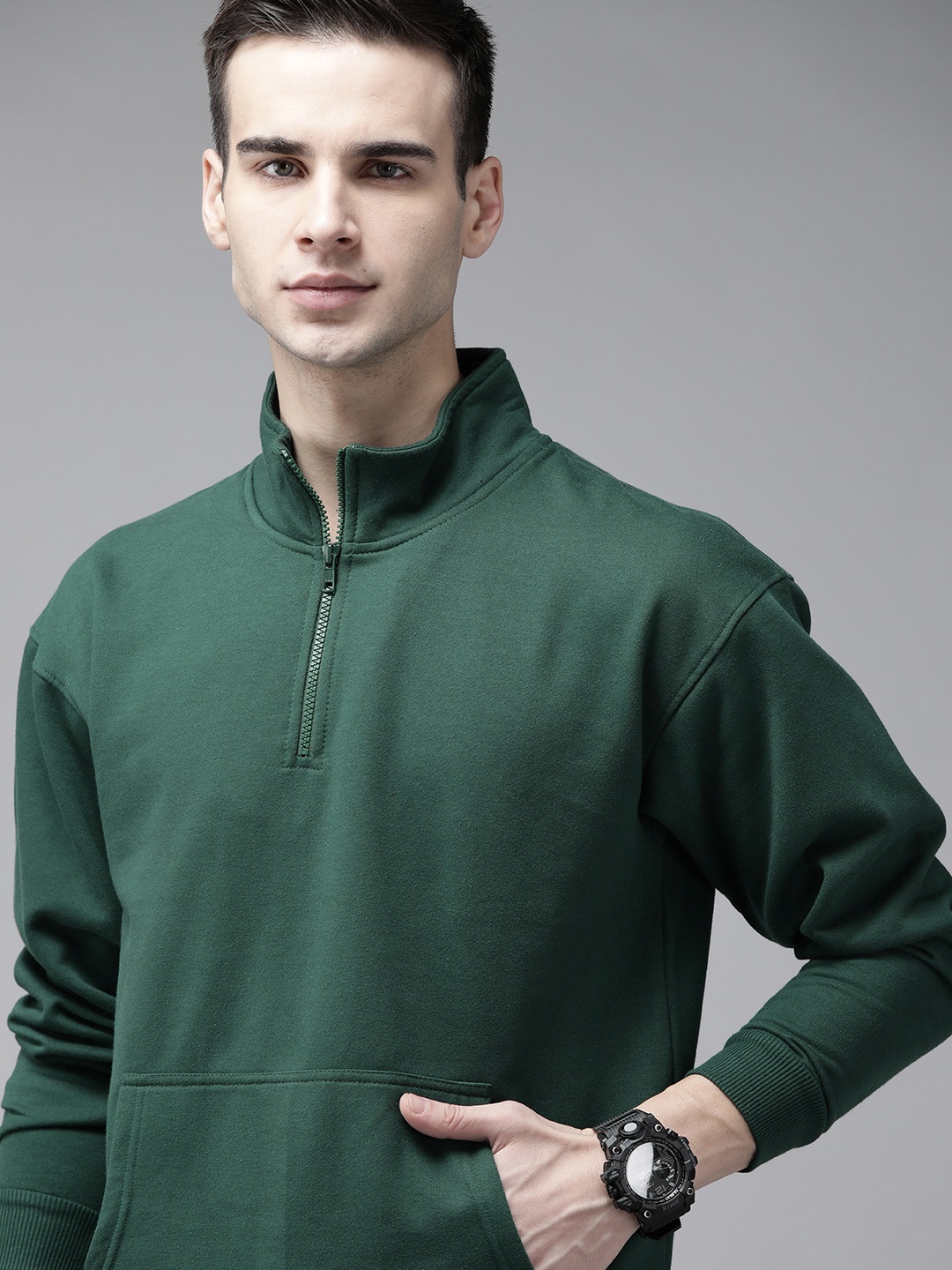

Roadster Men Green Solid Sweatshirt