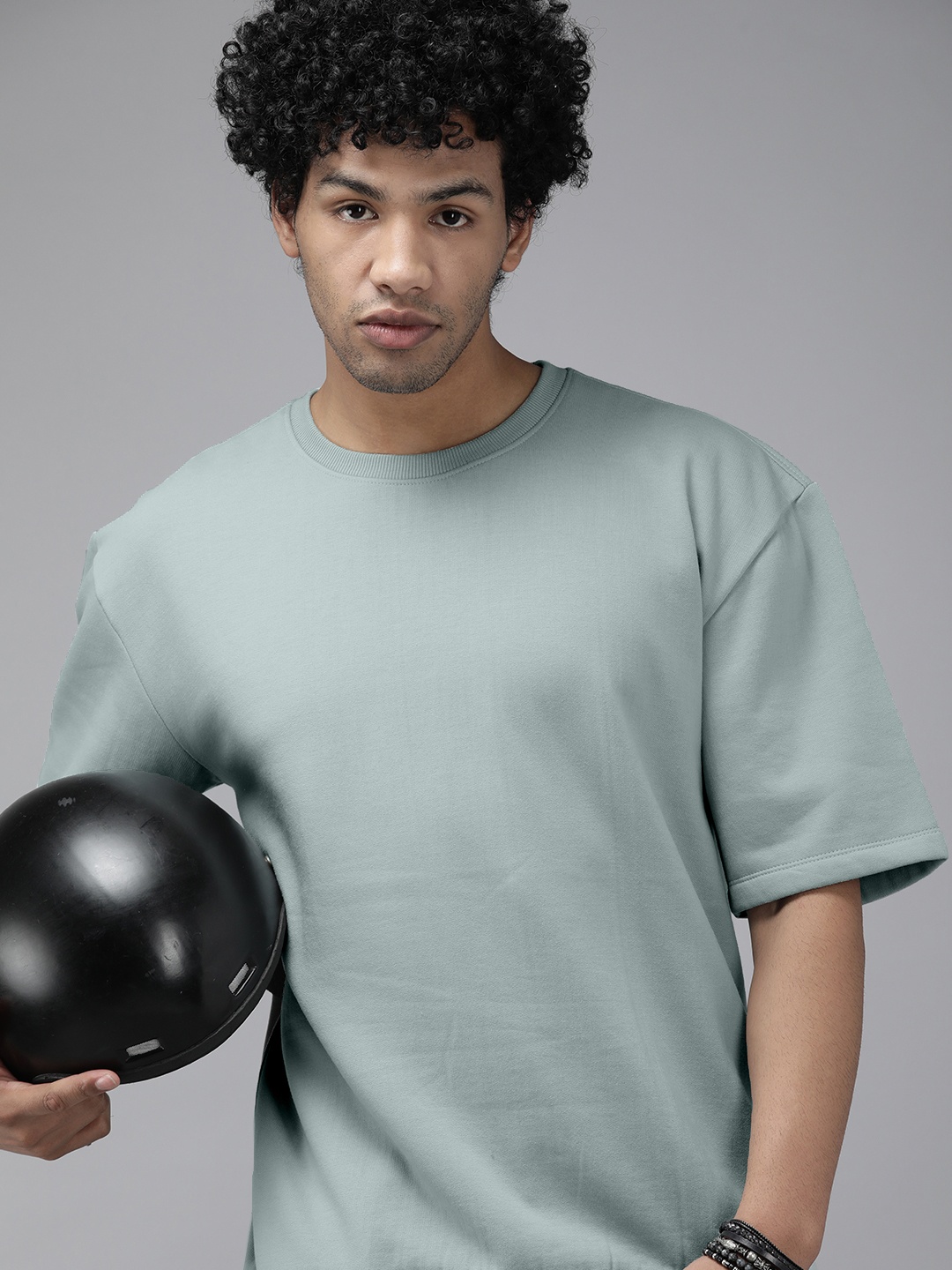 

Roadster Men Blue Solid Sweatshirt