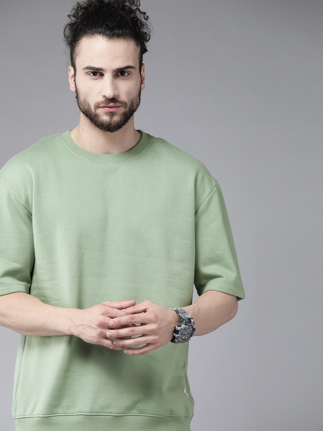

Roadster Men Green Solid Short Sleeves Sweatshirt