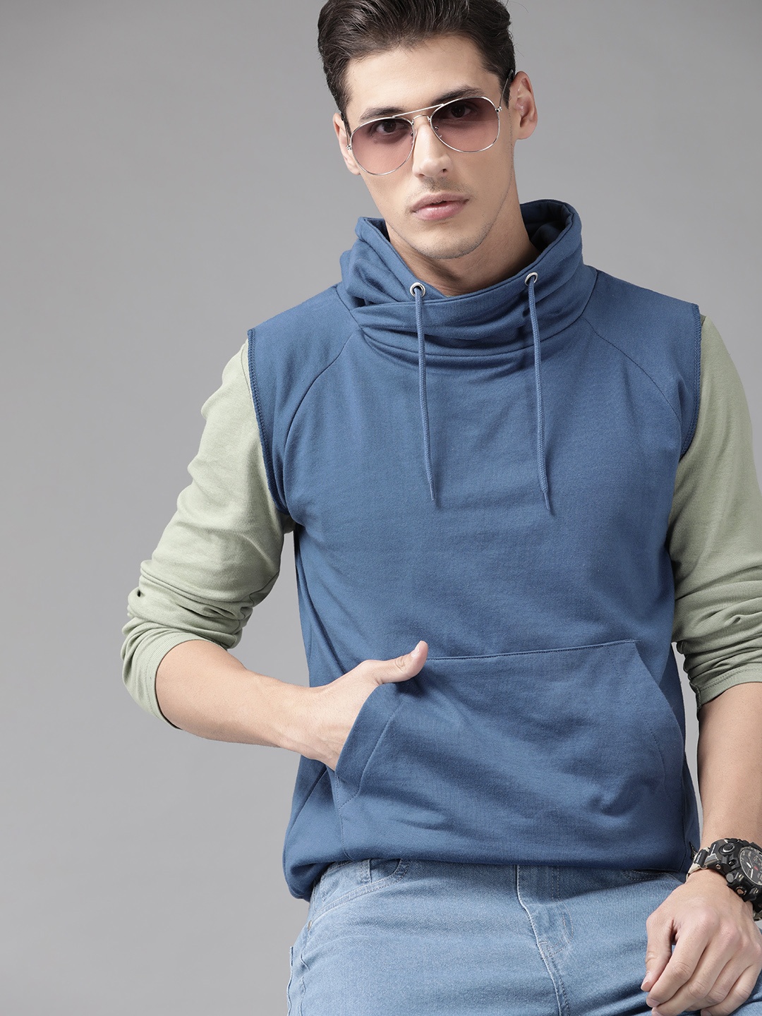

Roadster Men Blue Solid Hooded Sweatshirt