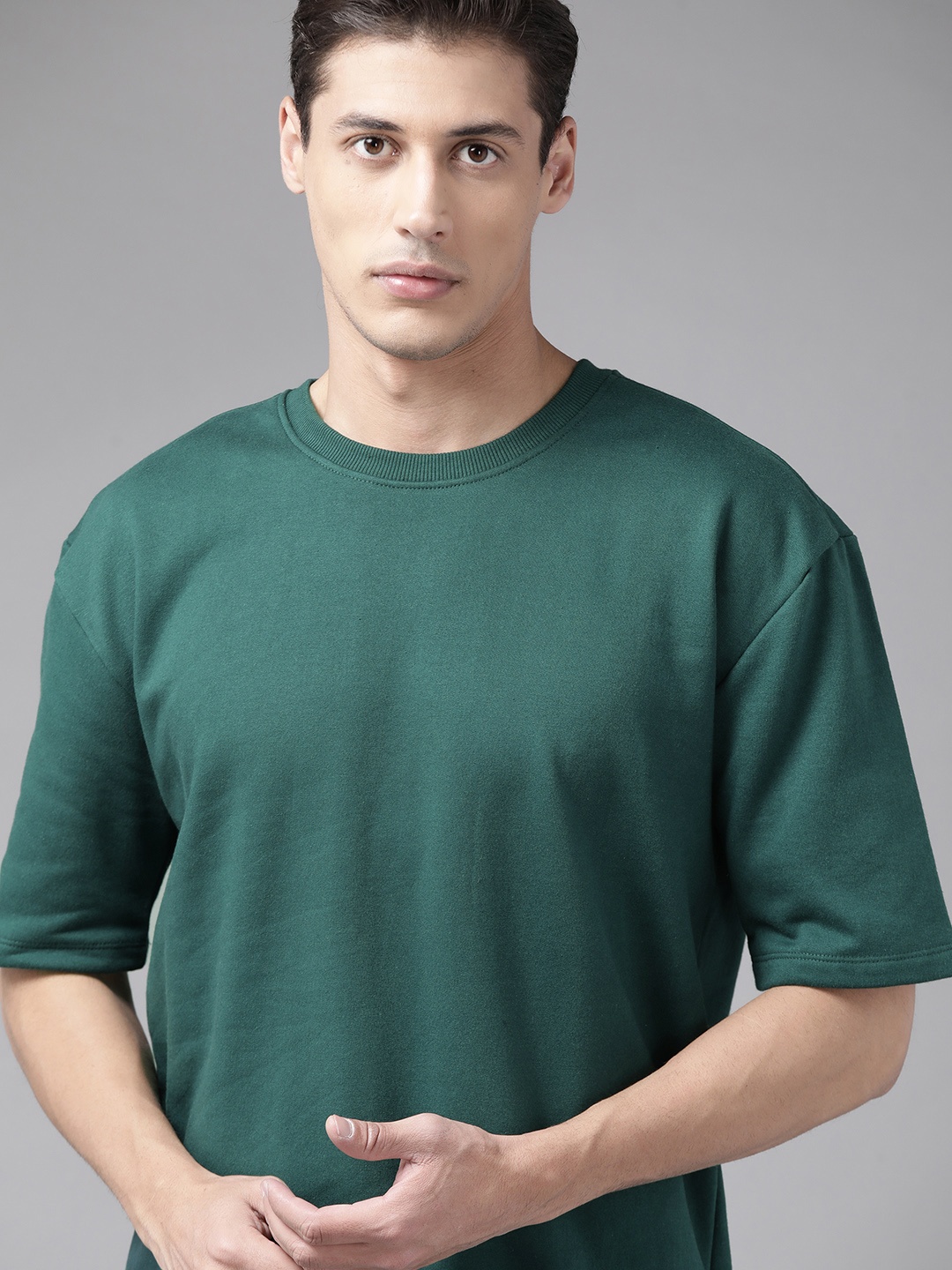 

Roadster Men Green Solid Crew Neck Sweatshirt