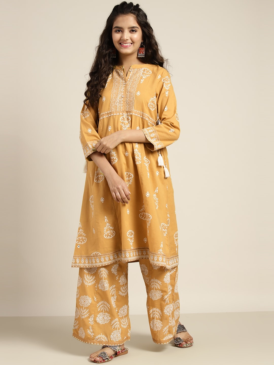 

Sangria Girls Mustard Yellow & White Floral Print Kurta with Palazzos