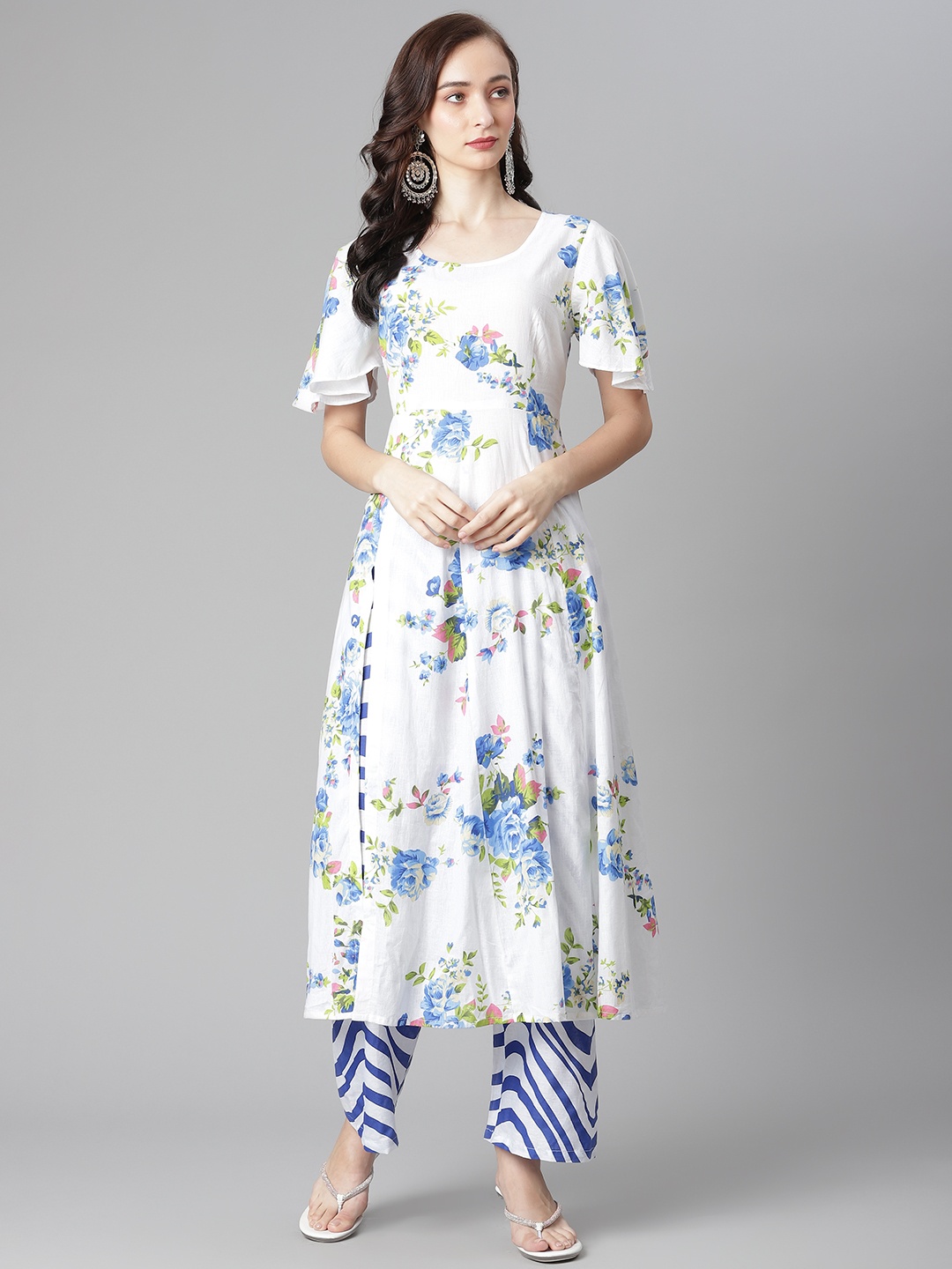 

Poshak Hub Women White & Blue Floral Printed Pure Cotton Kurta with Palazzos