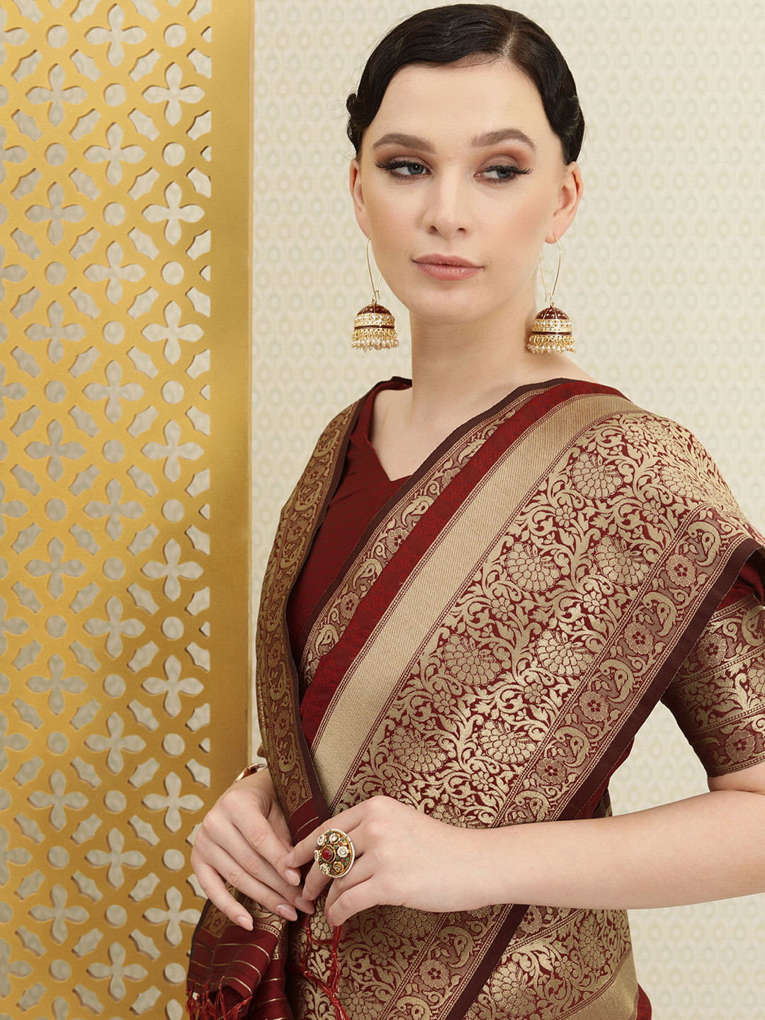 

House of Pataudi Maroon & Gold-Toned Ethnic Motifs Zari Silk Blend Banarasi Saree