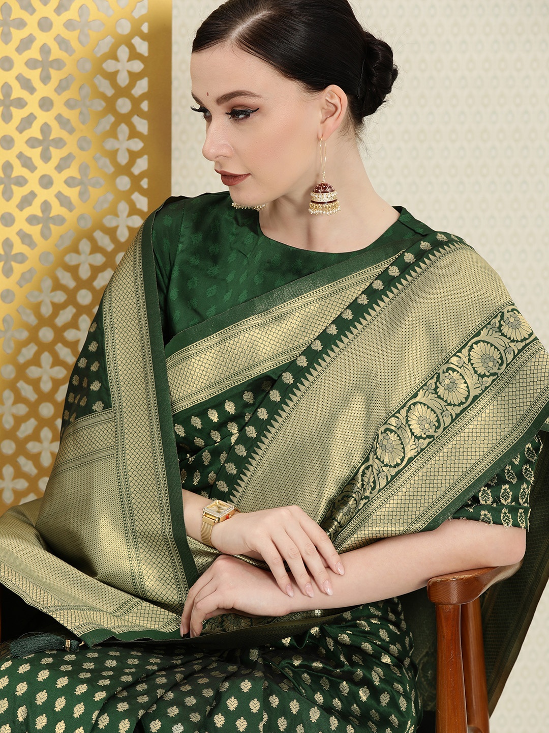 

House of Pataudi Green & Gold-Toned Ethnic Motifs Zari Silk Blend Banarasi Saree