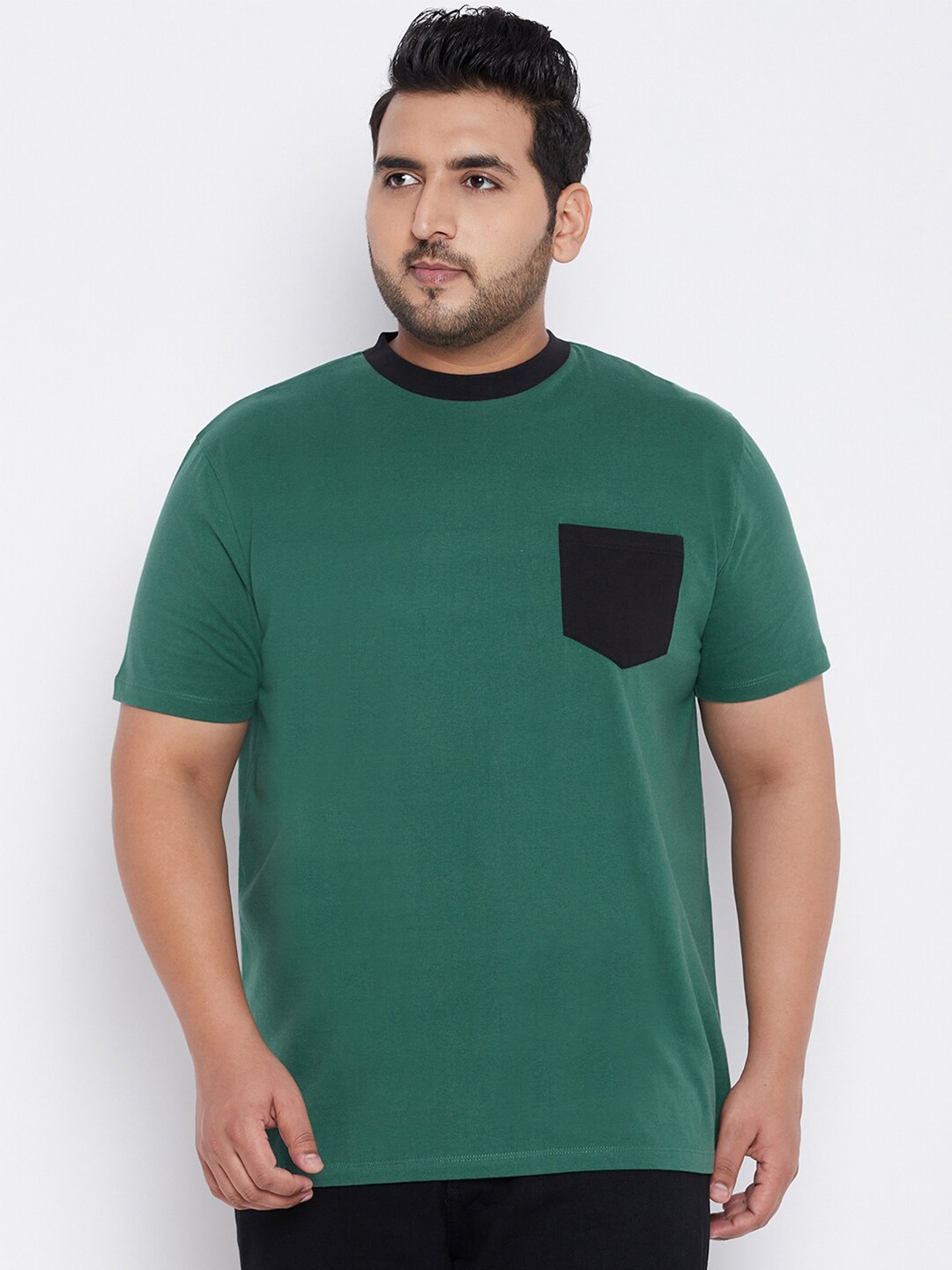 

bigbanana Men Green Solid Pocket Detailed Pure Cotton T-shirt