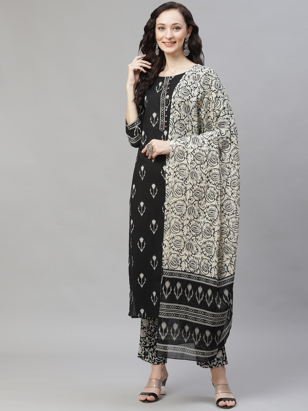 

AHIKA Women Black Floral Printed Regular Pure Cotton Kurta with Palazzos & With Dupatta