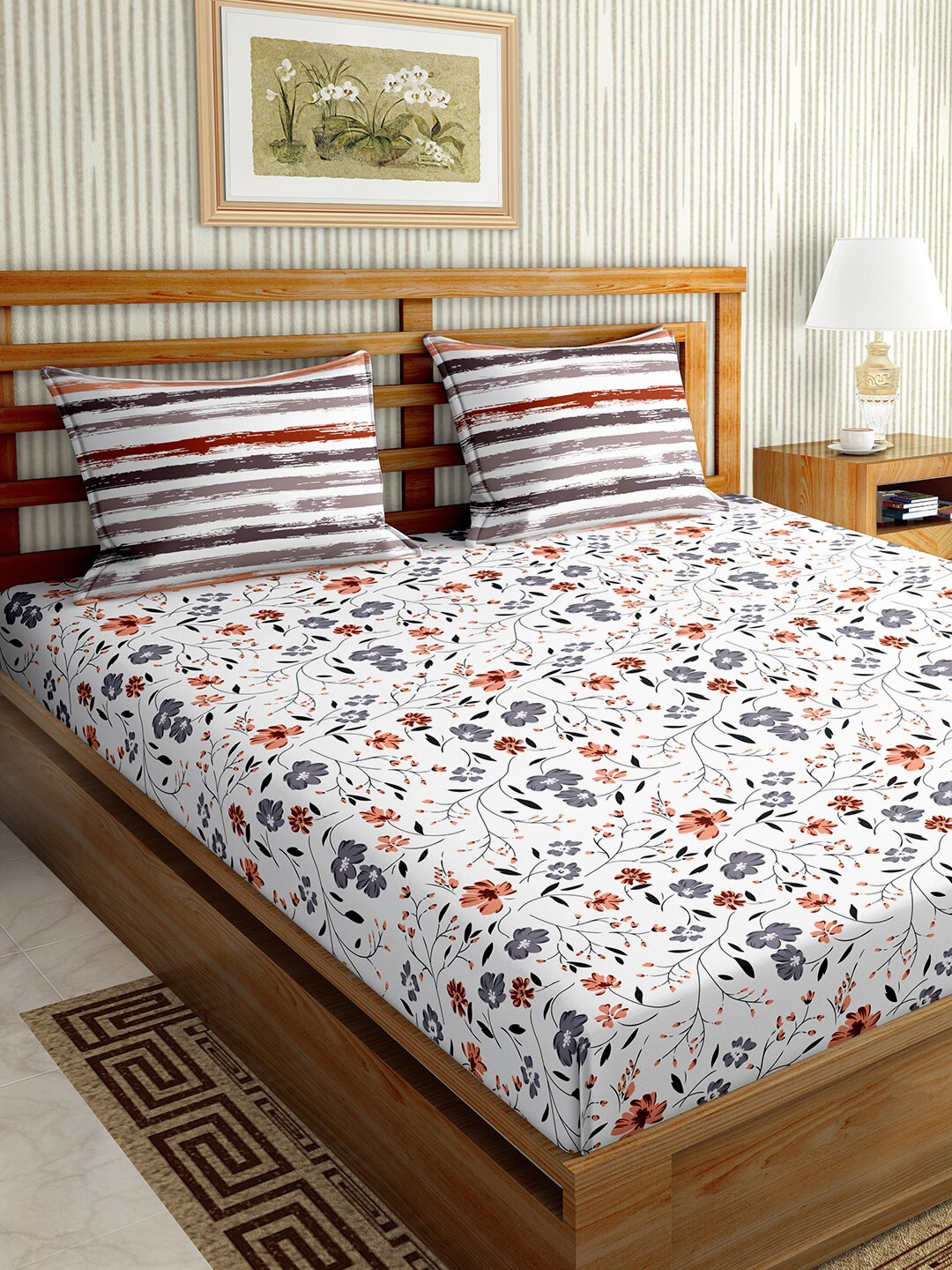 

Marvelous Double White 150 TC Geometric Printed King Size Cotton Bedsheet Set