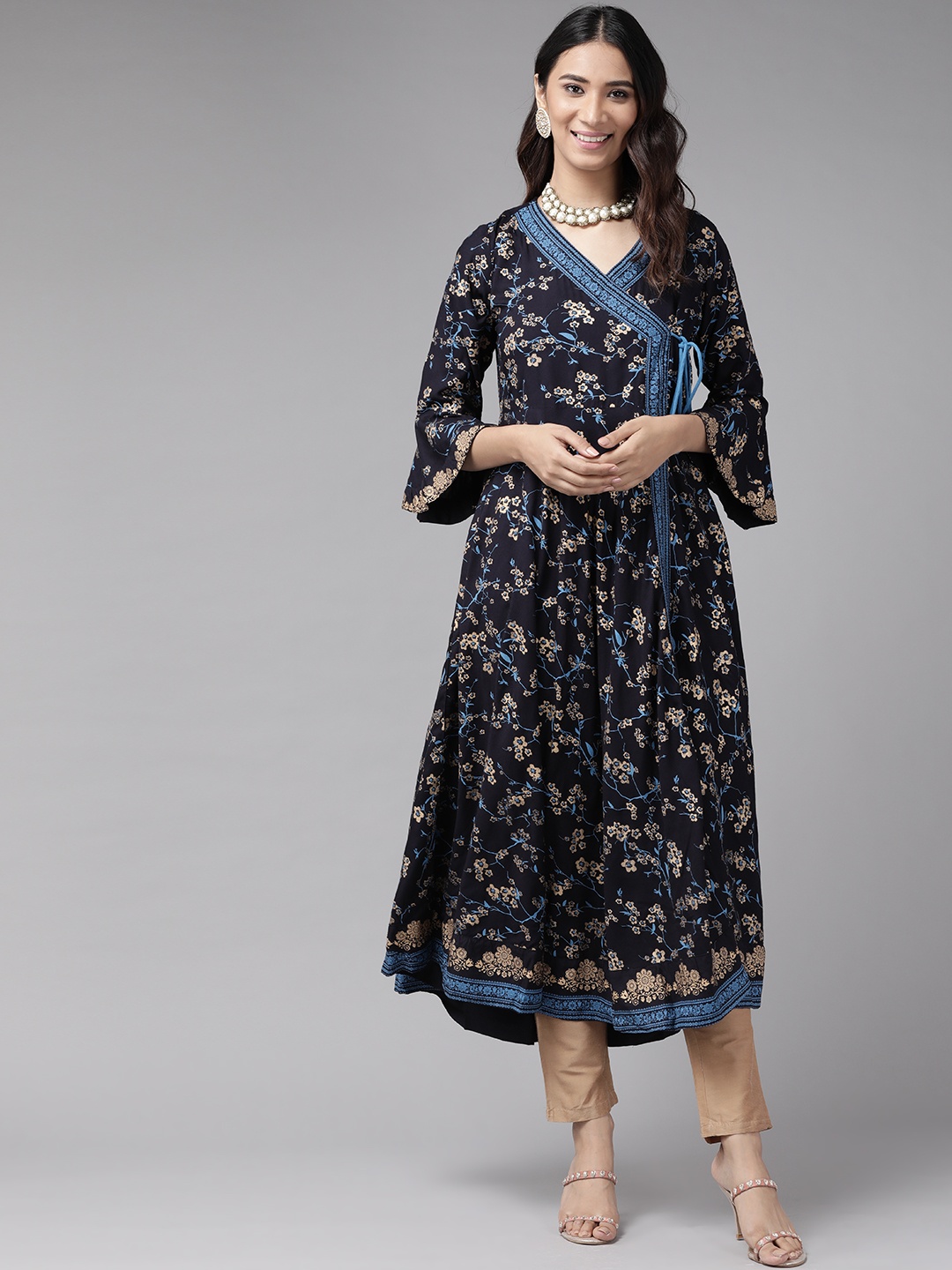 

YASH GALLERY Women Navy Blue & Golden Ethnic Motifs Printed Bell Sleeves Kurta