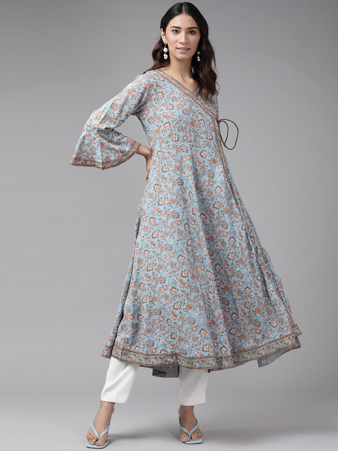 

YASH GALLERY Women Blue & Beige Floral Printed Bell Sleeves Kurta