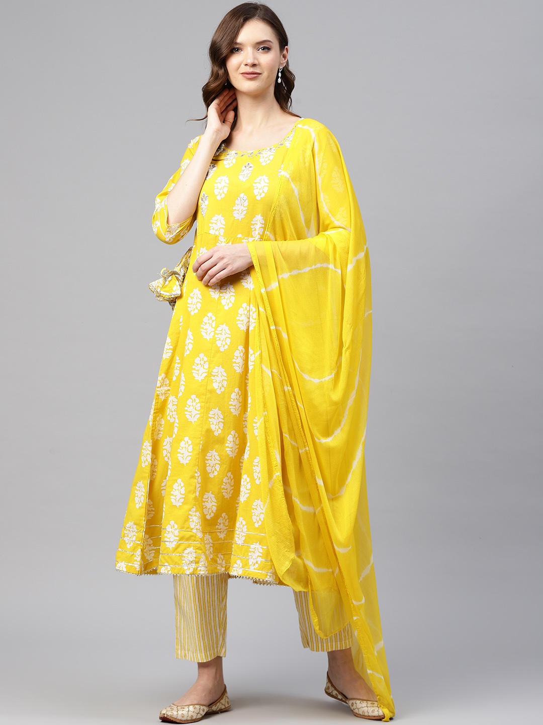 

Readiprint Fashions Women Yellow & White Ethnic Print Kurta with Trousers & Dupatta