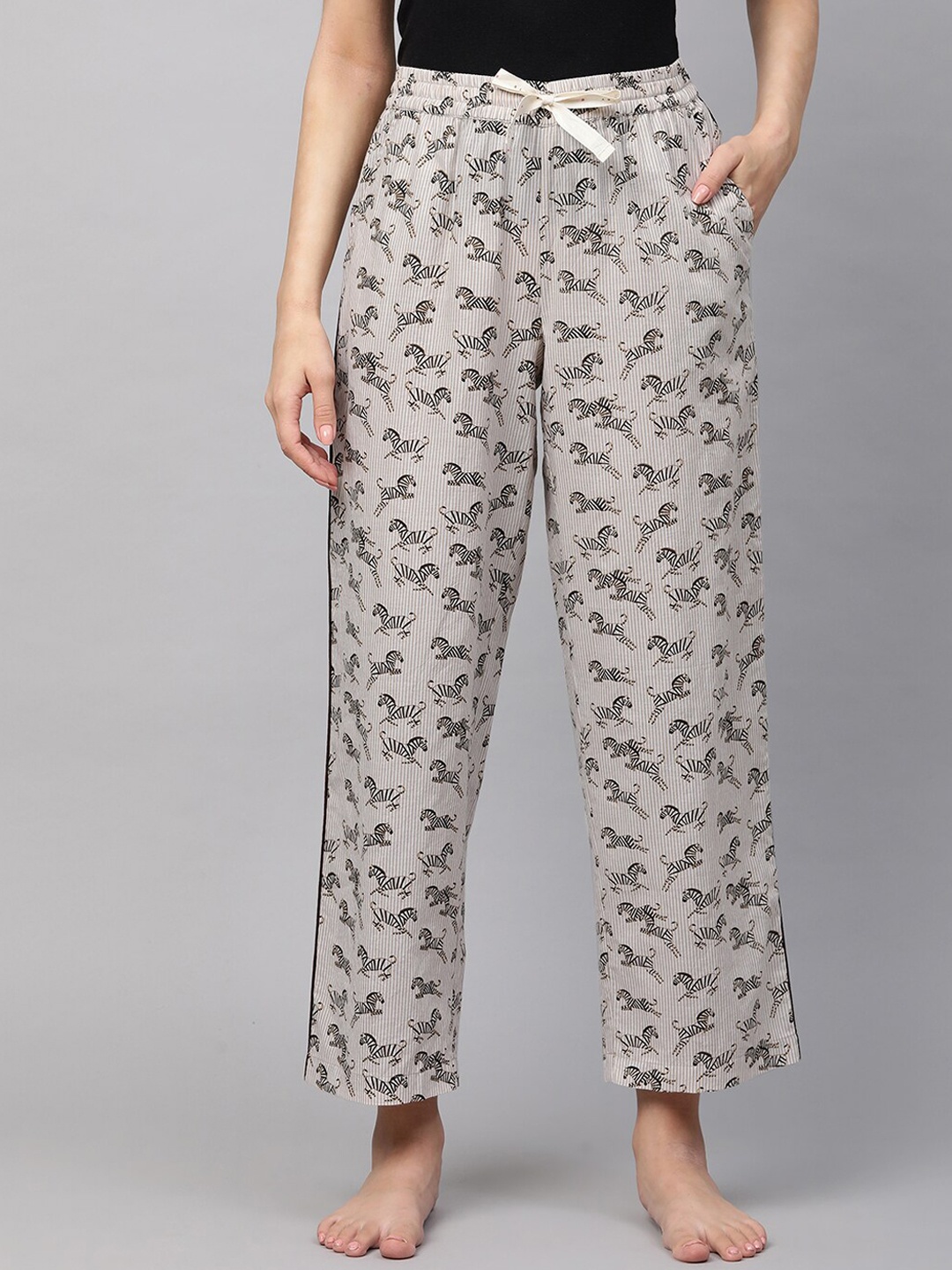 

Chemistry Women Beige & Black Printed Lounge Pants