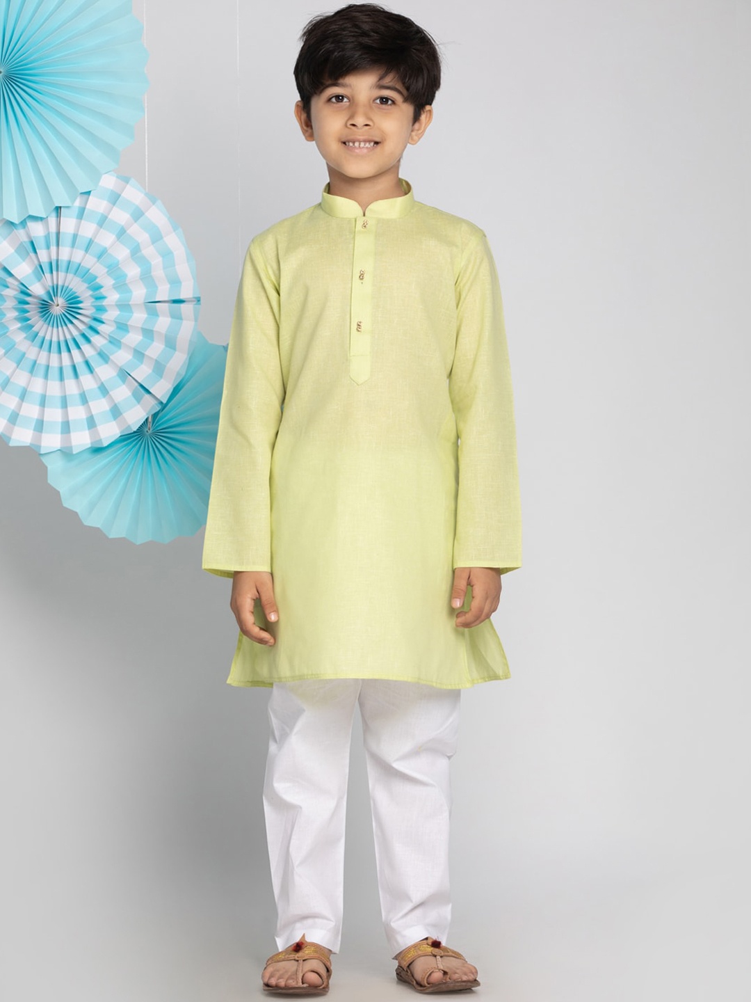 

VASTRAMAY Boys Green Solid Kurta with Salwar