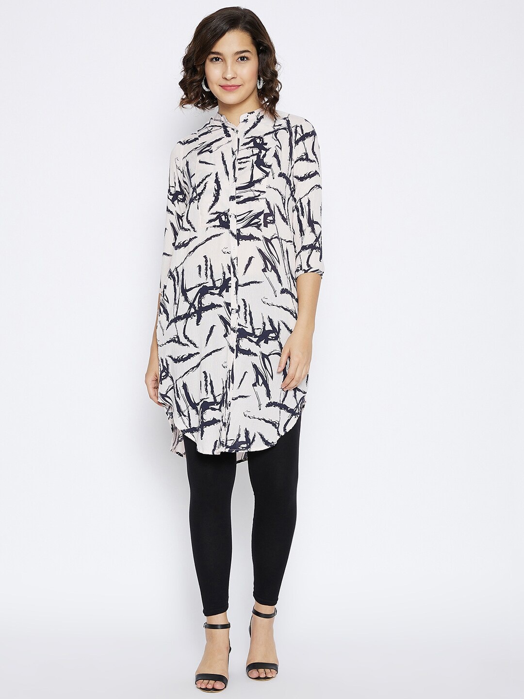 

Crimsoune Club Women Off White & Black Abstract Printed Pathani Kurta