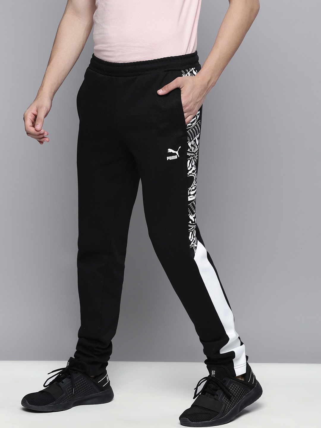

PUMA MEN'S BLACK PRINTED BRAND LOGO TRACK PANTS