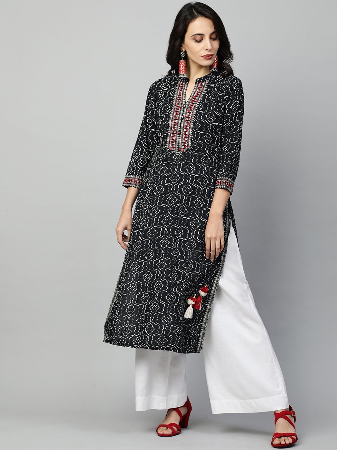 

FASHOR Women Black & White Ethnic Motifs Embroidered Kurta