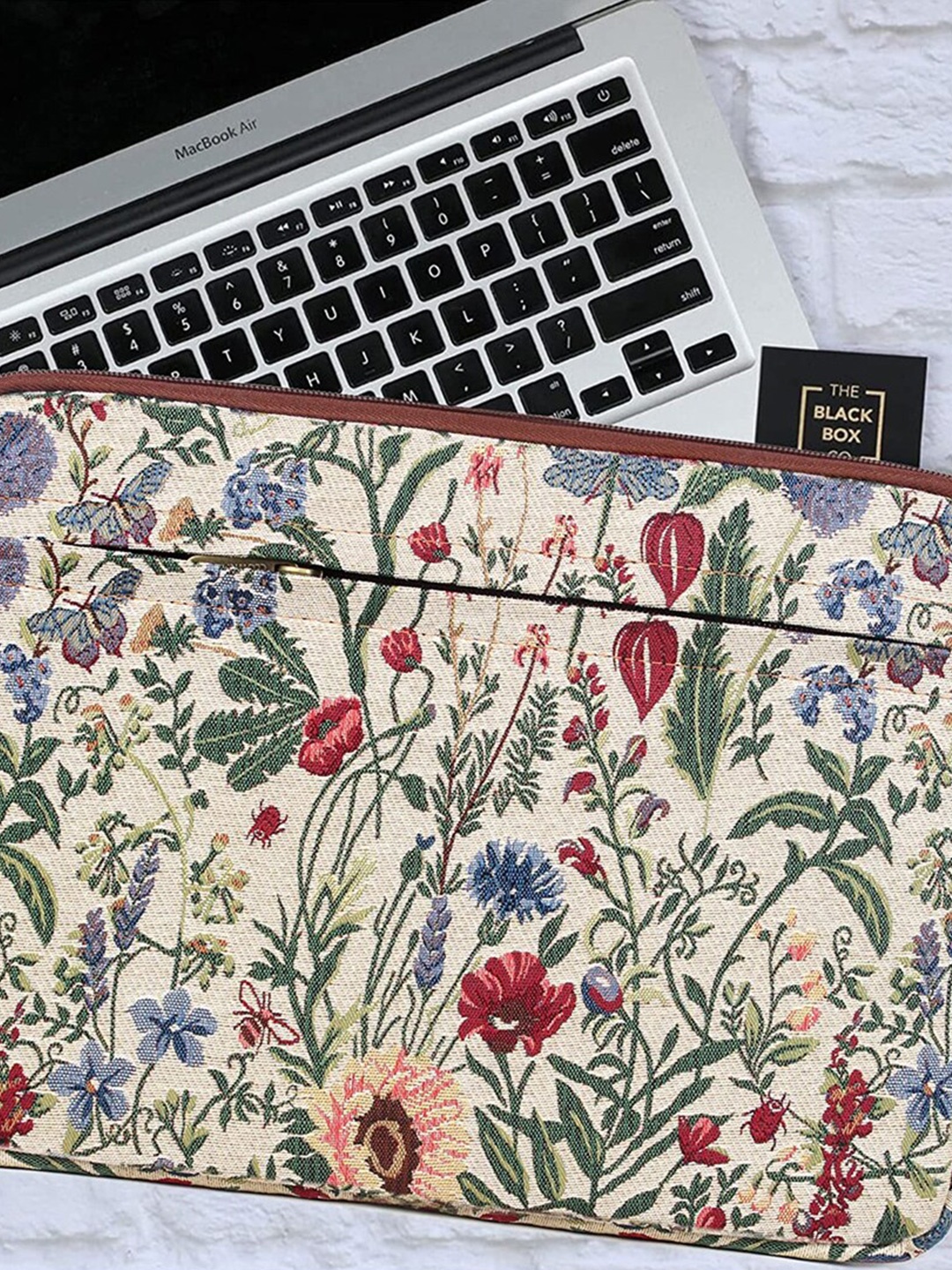 

THE CLOWNFISH Swift Unisex Beige & Blue Printed Laptop Bag
