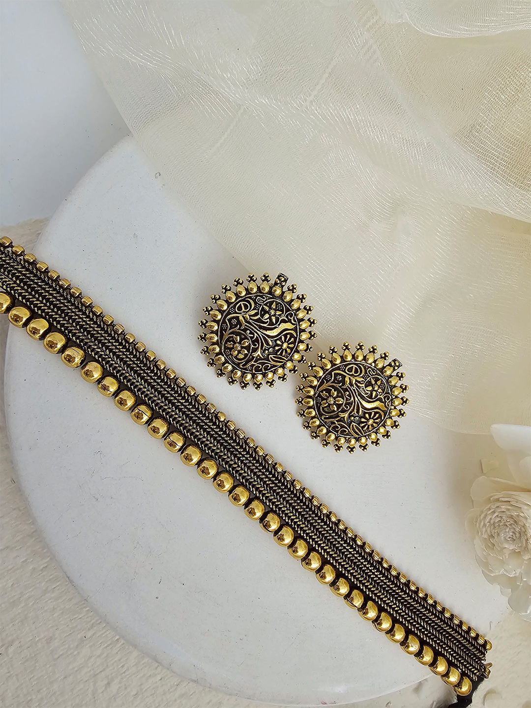 

Binnis Wardrobe Gold-Toned German Silver Antique Choker Jewellery Set