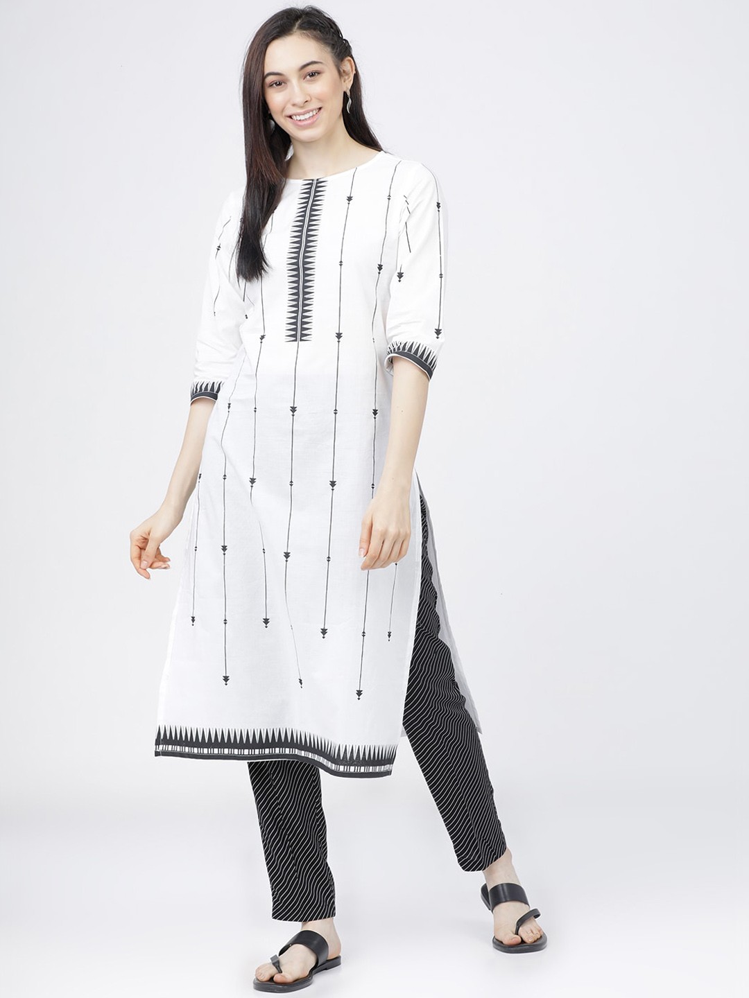 

Vishudh Women Off White & magnolia Geometric Striped Kurta