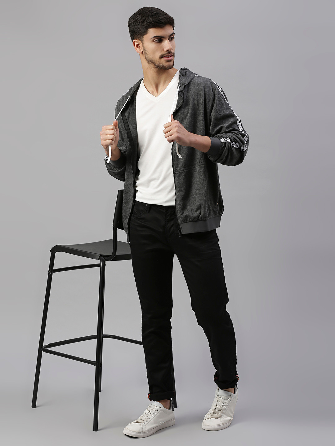 

Hubberholme Men Charcoal Grey Hooded Front-Open Sweatshirt