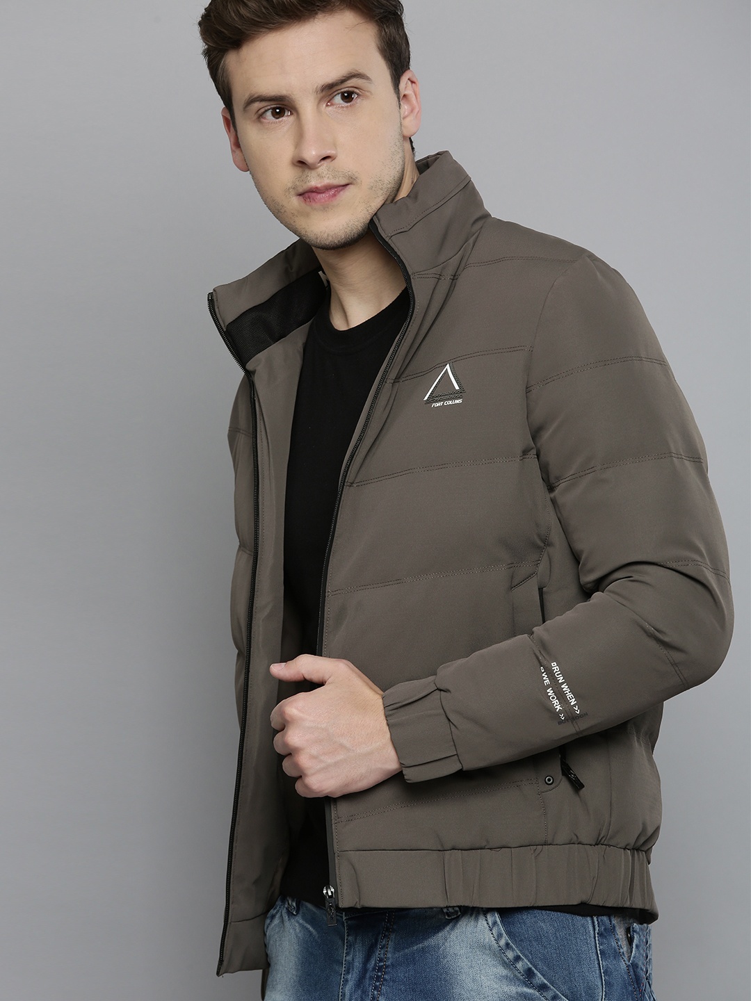 

Fort Collins Men Grey Solid Lightweight Padded Jacket