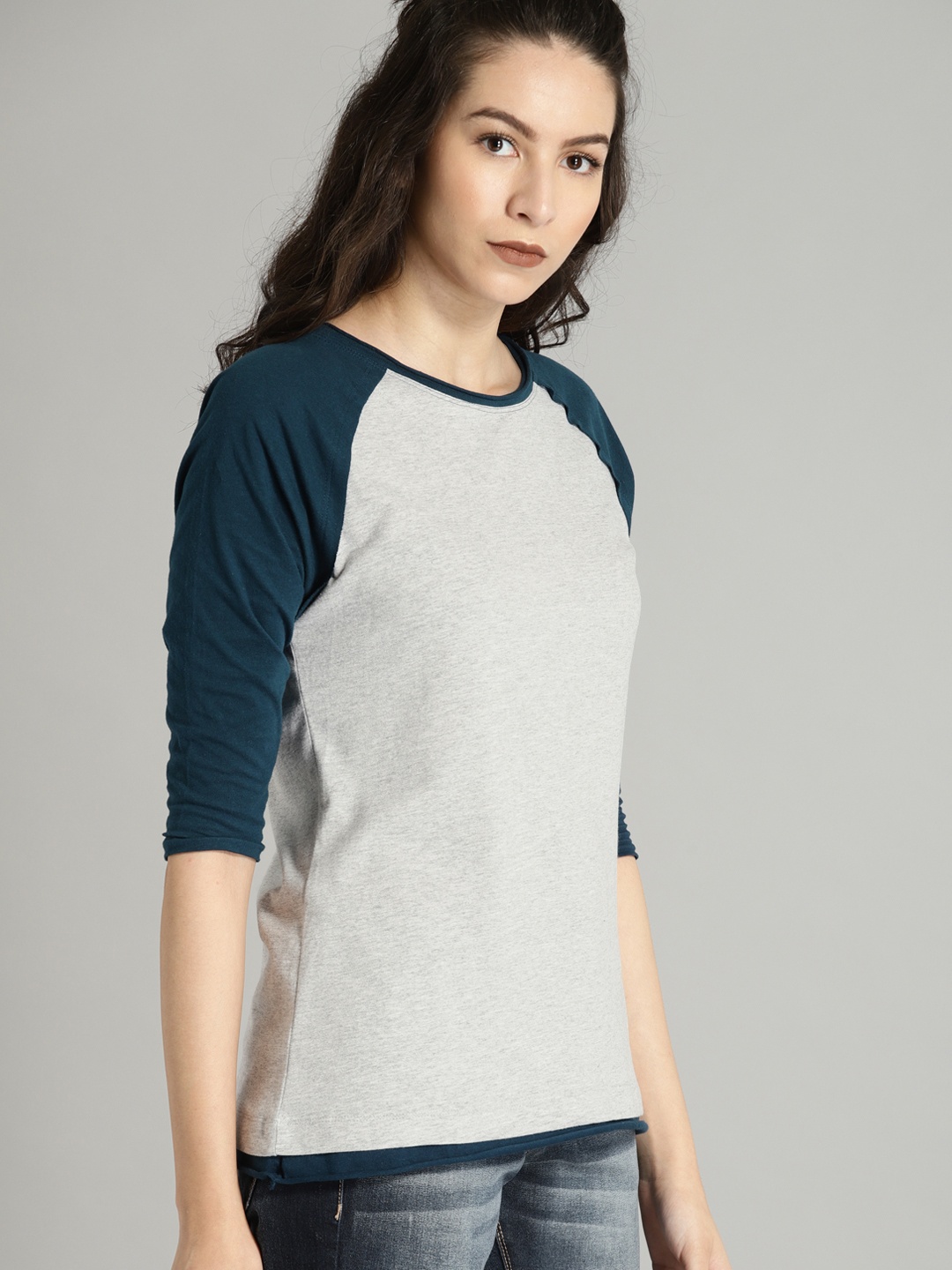 

Roadster Women Grey Melange Solid Round Neck Baseball T-shirt