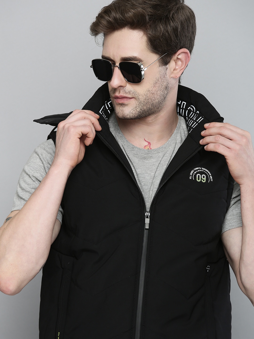 

Fort Collins Men Black Solid Hooded Bomber Jacket