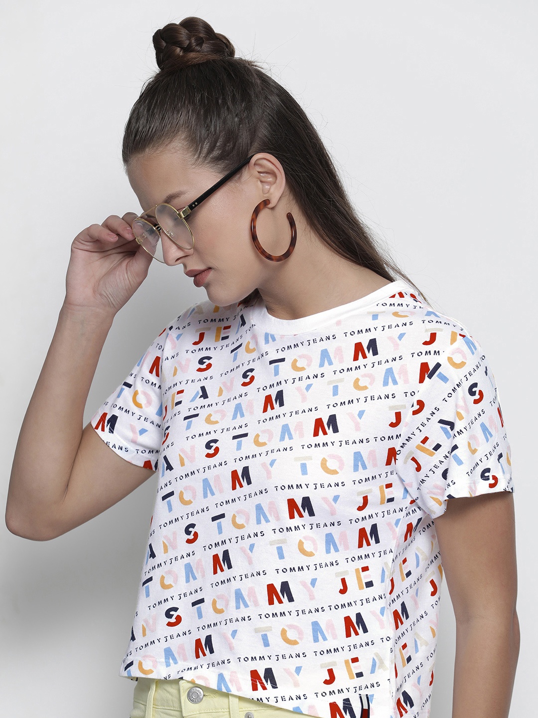 

Tommy Hilfiger Women White Brand Logo Printed Drop-Shoulder Sleeves Pure Cotton T-shirt