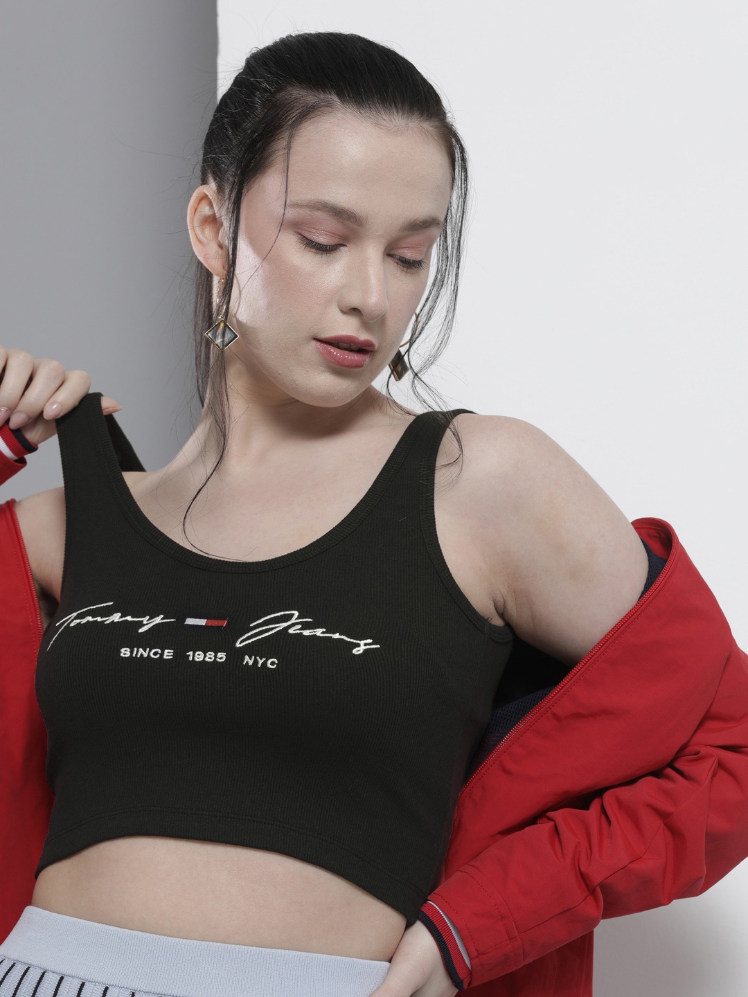 

Tommy Hilfiger Women Black & White Printed Slim Fit T-shirt