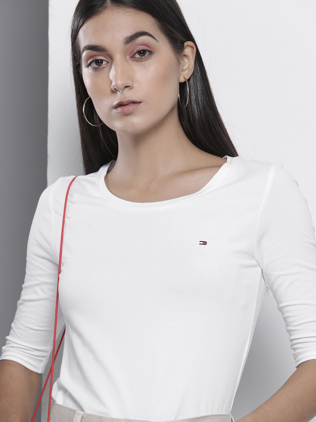 

Tommy Hilfiger Women White Solid Slim Fit Moisture Wicking Longline T-shirt