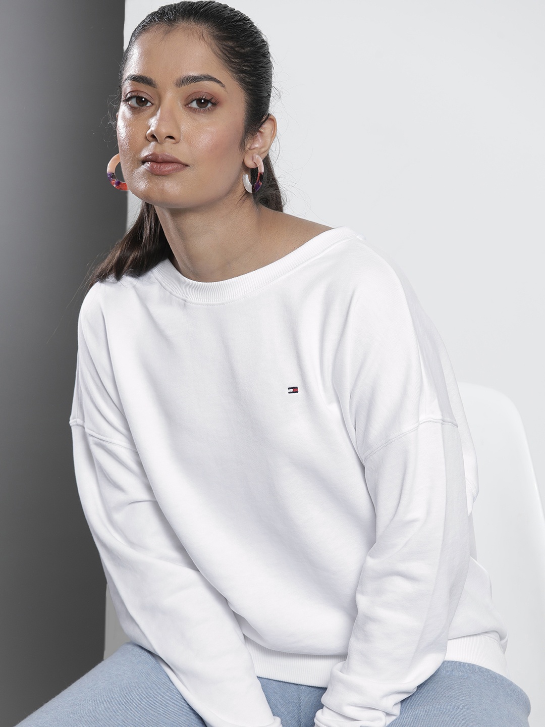 

Tommy Hilfiger Women White Solid Round-Neck Oversized Pullover Sweatshirt