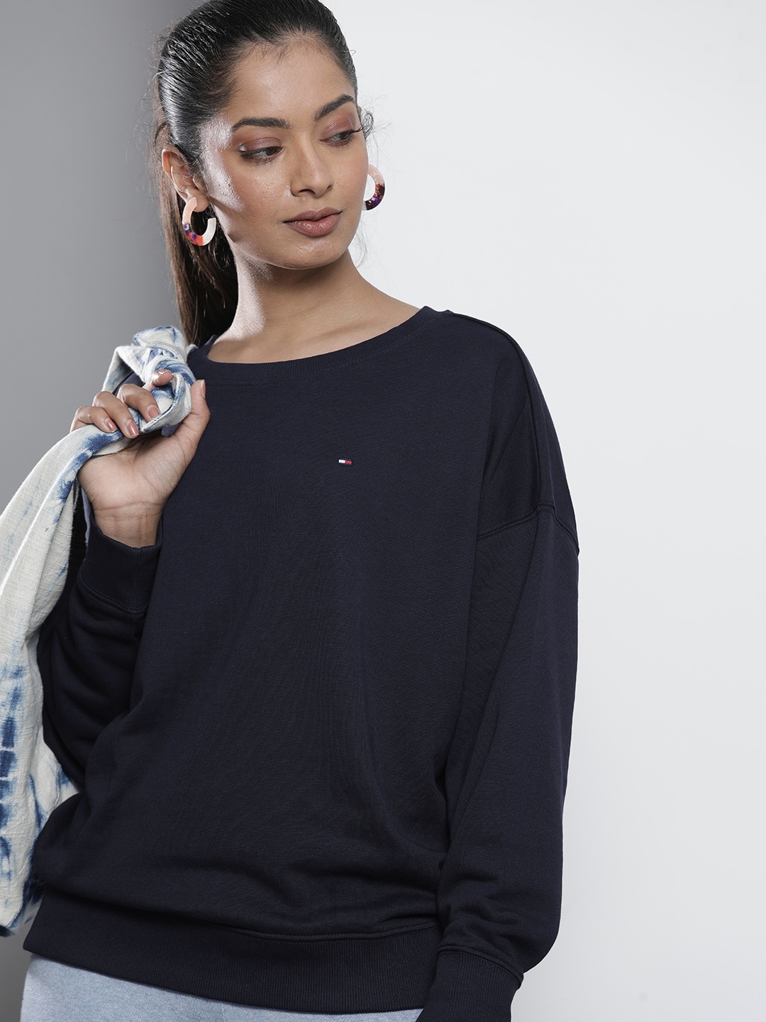 

Tommy Hilfiger Women Navy Blue Solid Round-Neck Oversized Pullover Sweatshirt
