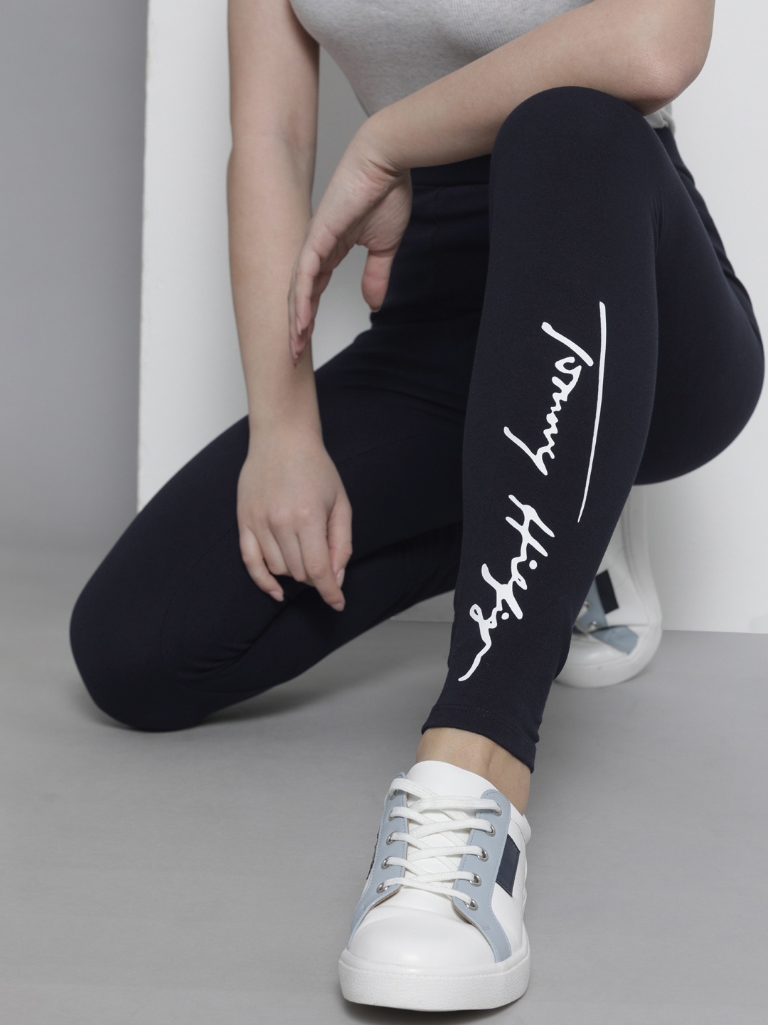 

Tommy Hilfiger Women Navy Blue & White Printed Leggings