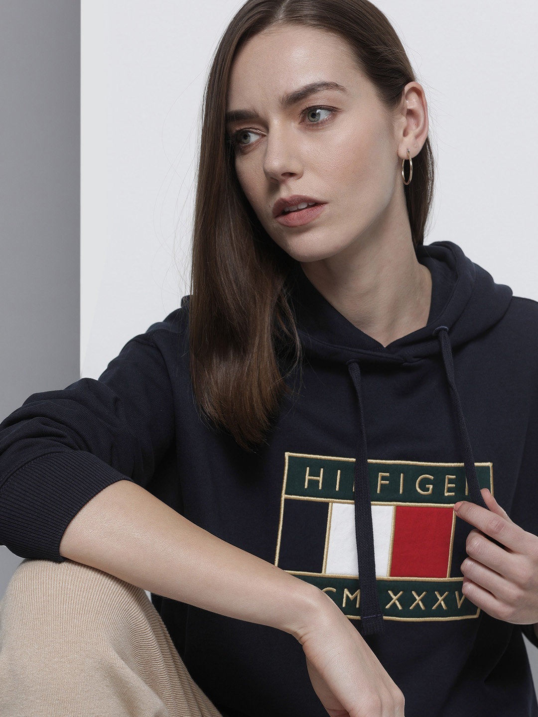 

Tommy Hilfiger Women Navy Blue Relaxed Logo Embroidered Hooded Sweatshirt